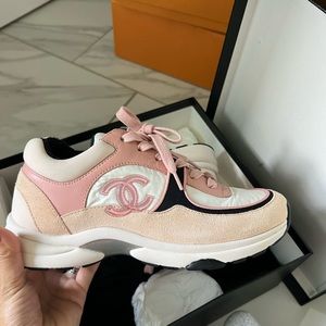 Chanel sneaker